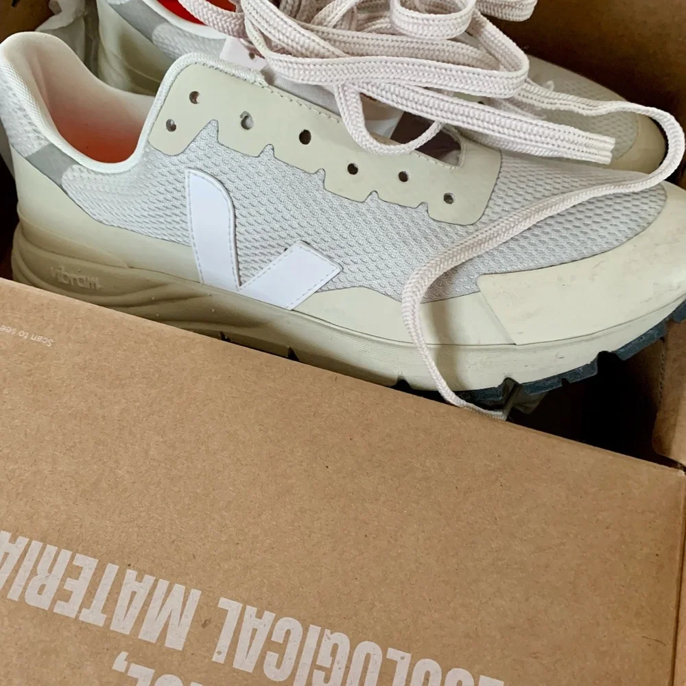 Veja Dekkan Alveomesh Sneaker, Women’s Size 8, Natural with White 🤍 - Picture 2 of 13